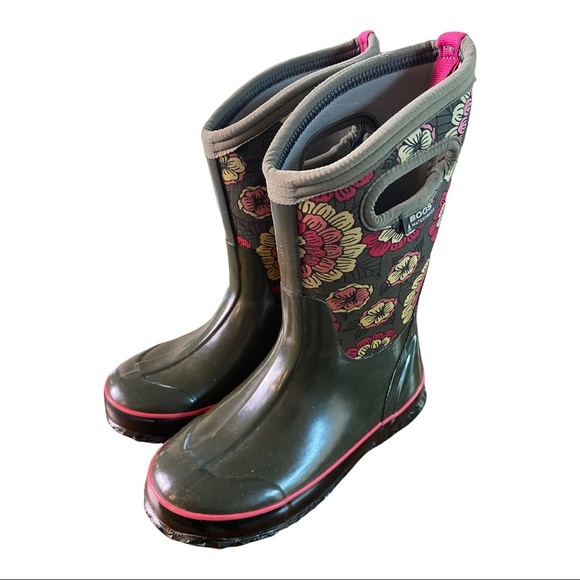 Bogs Other - Bogs K Classic Pansies Youth Size 2